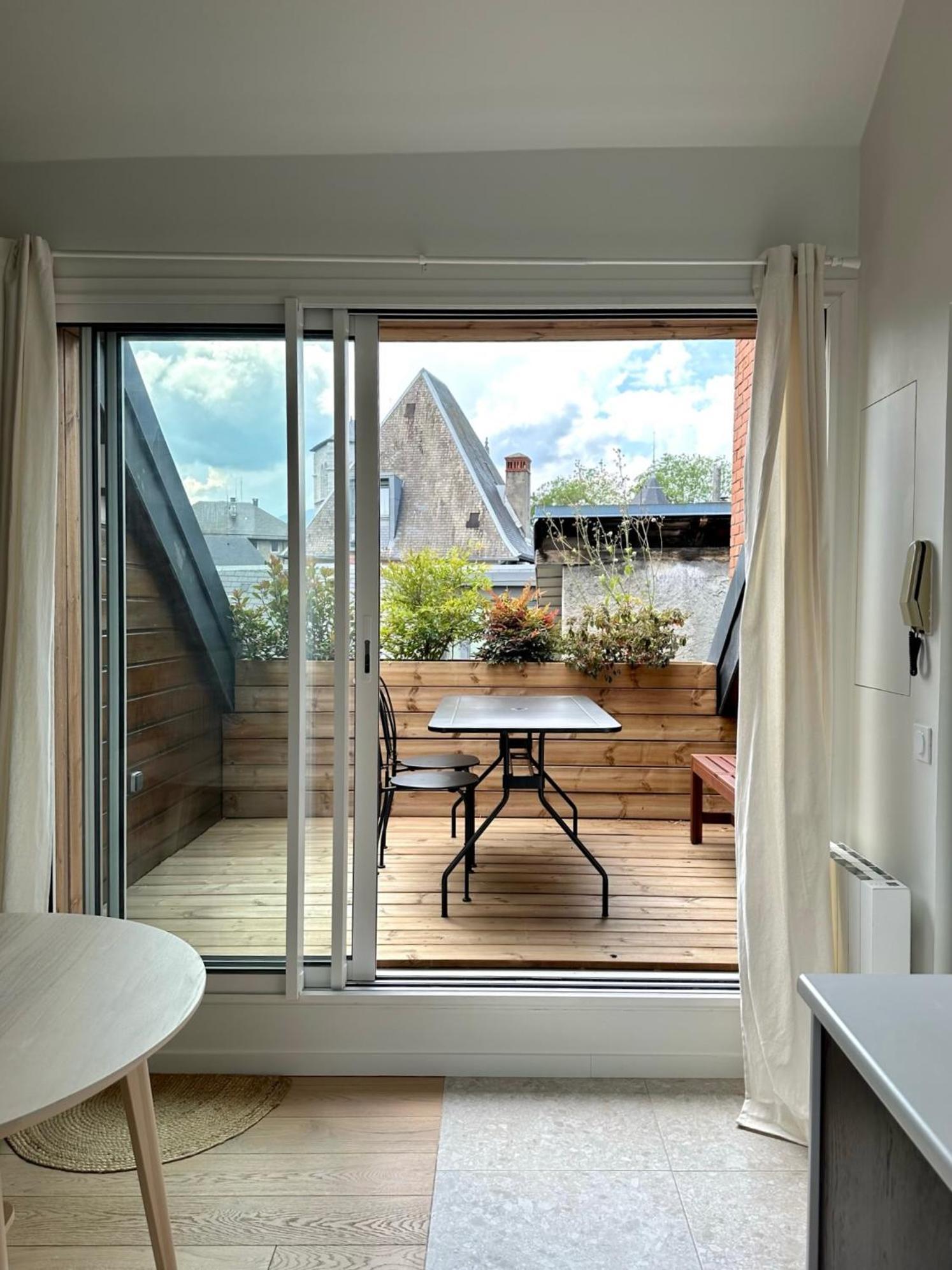 Ecrin De Calme Avec Terrasse Apartment Chambery Exterior photo